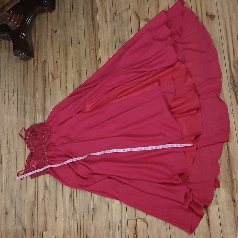 New Red A-line Formal Embellished Floral Embroidered Floor-Length Gown. Medium - Picture 16 of 17